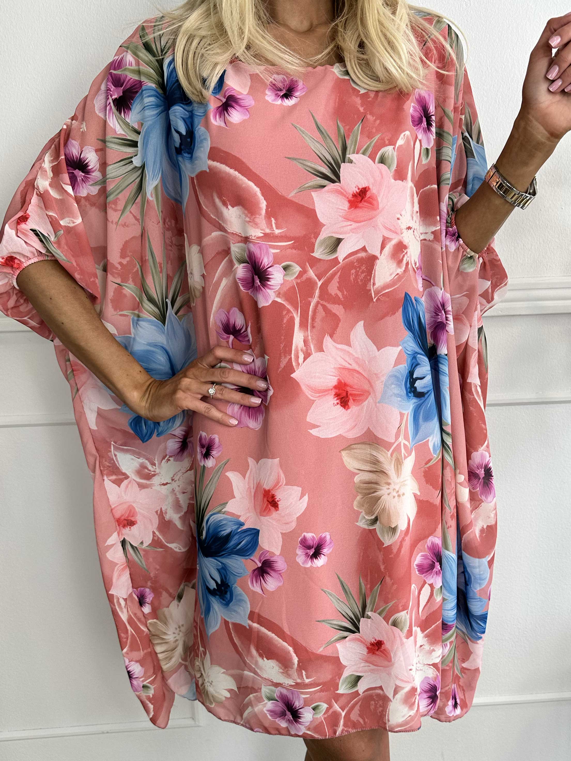 Sabine - Söt klänning med fladdermusärmar